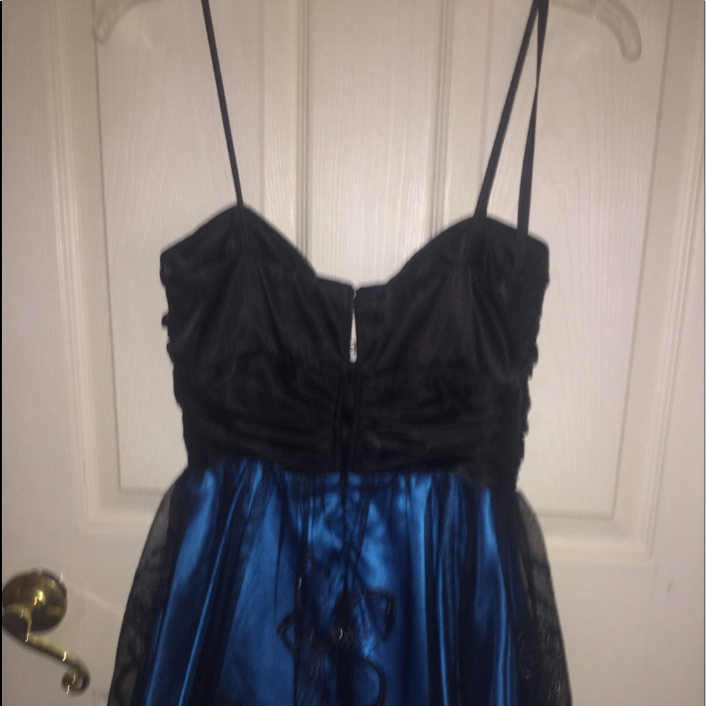Prom dresses - Picture 5 of 8